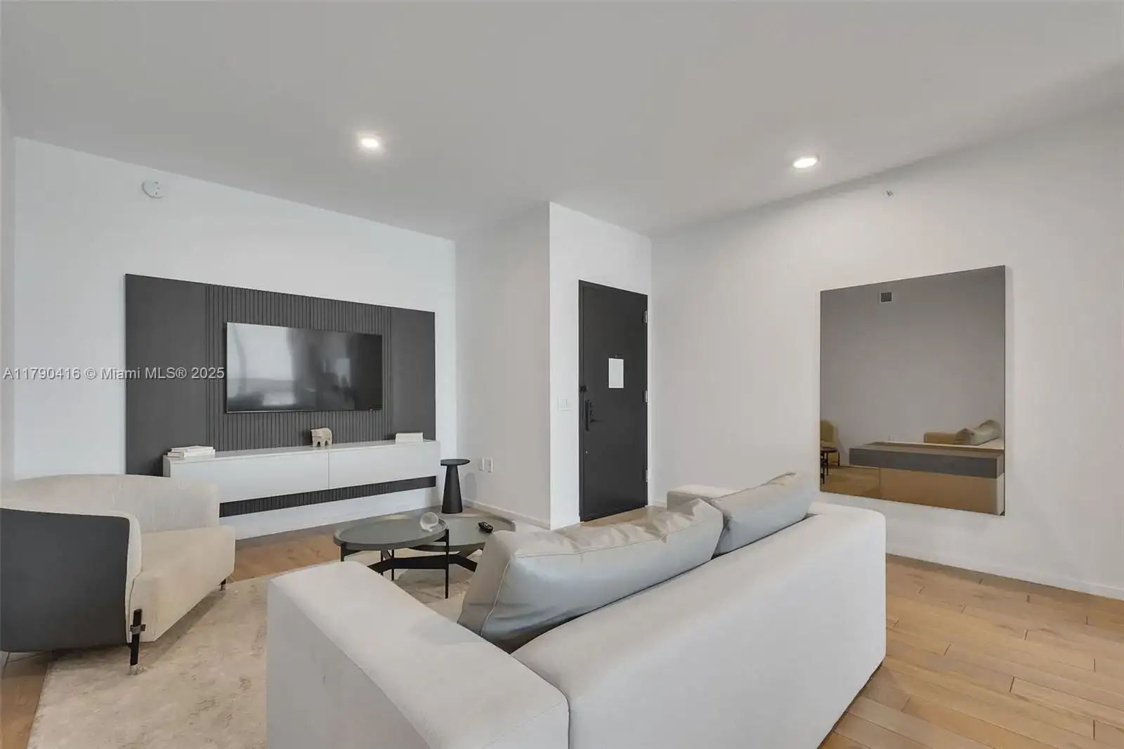 398 NE 5th St # 3901, Miami FL 33132 photo 3