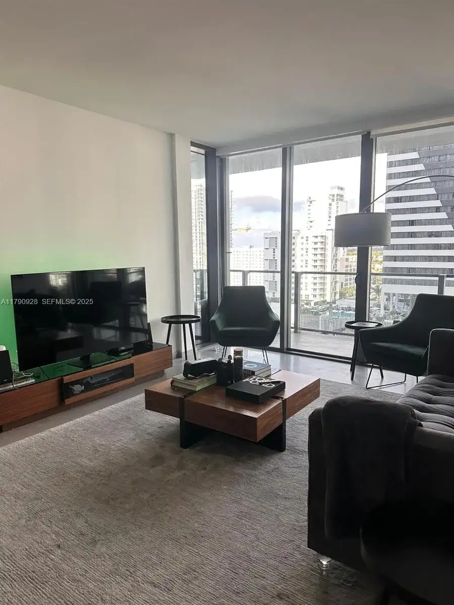 88 SW 7th St # 810, Miami FL 33130 photo 3