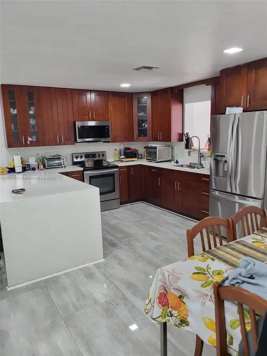 1650 NE 147th St, Miami FL 33181 photo 3