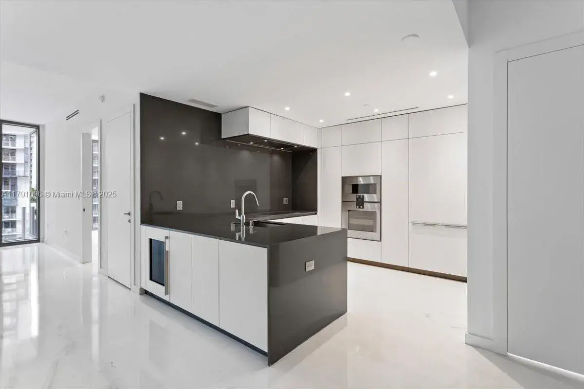 300 Biscayne Blvd Way # 2509, Miami FL 33131