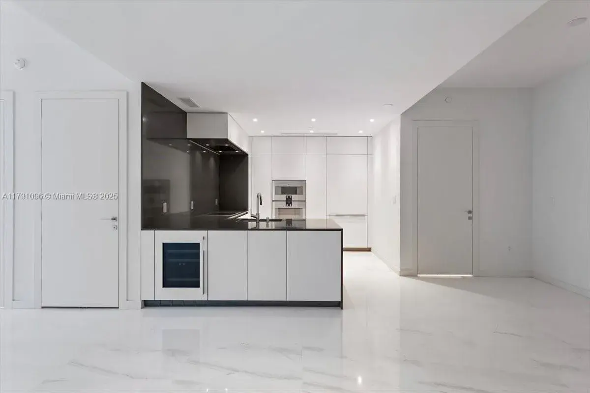300 Biscayne Blvd Way # 2509, Miami FL 33131
