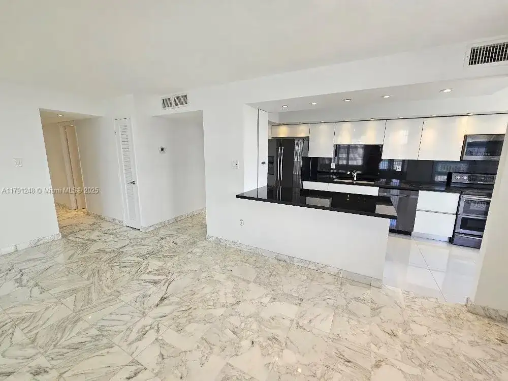 18051 Biscayne Blvd # 1704, Aventura FL 33160 photo 2