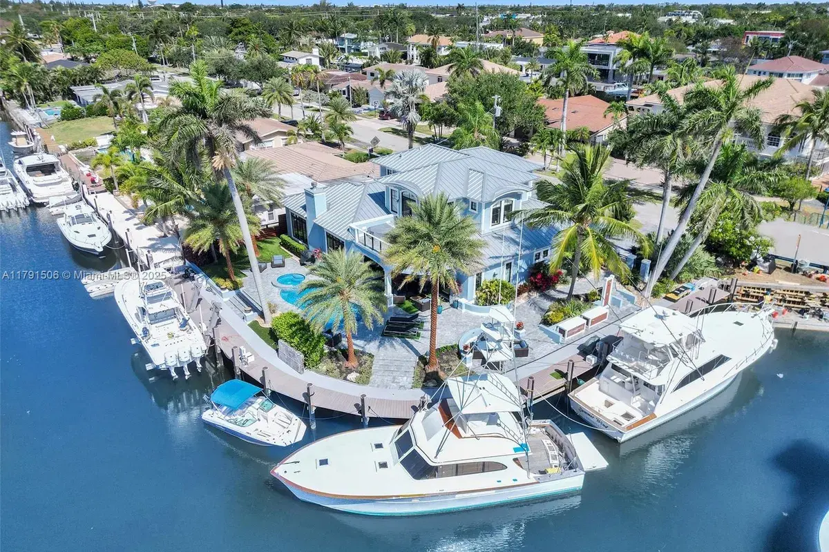 2340 NE 48th St, Lighthouse Point FL 33064
