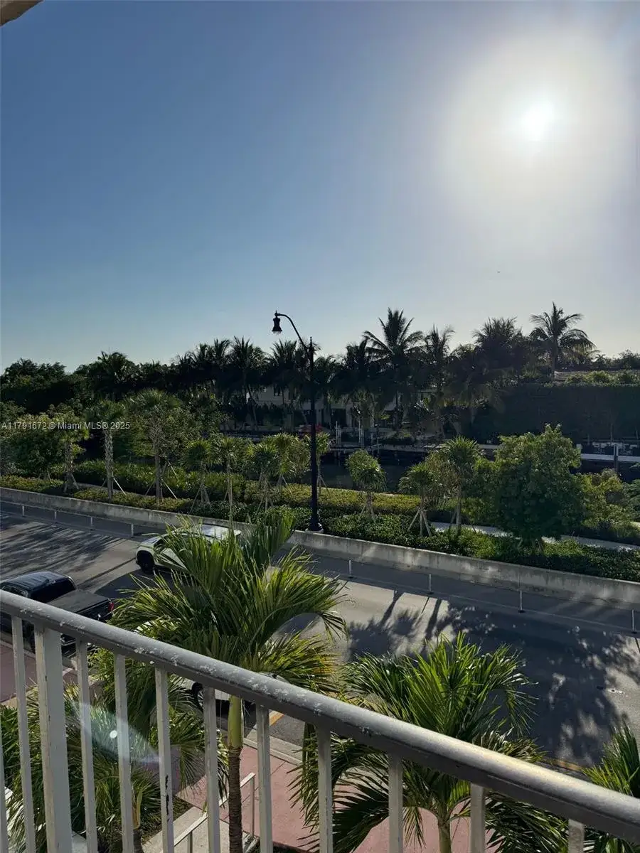 2 bedroom 2 bath Residential for sale at 2939 Indian Creek Dr # 307, Miami Beach FL 33140