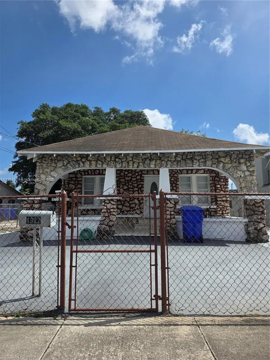 1922 NW 4th St, Miami FL 33125
