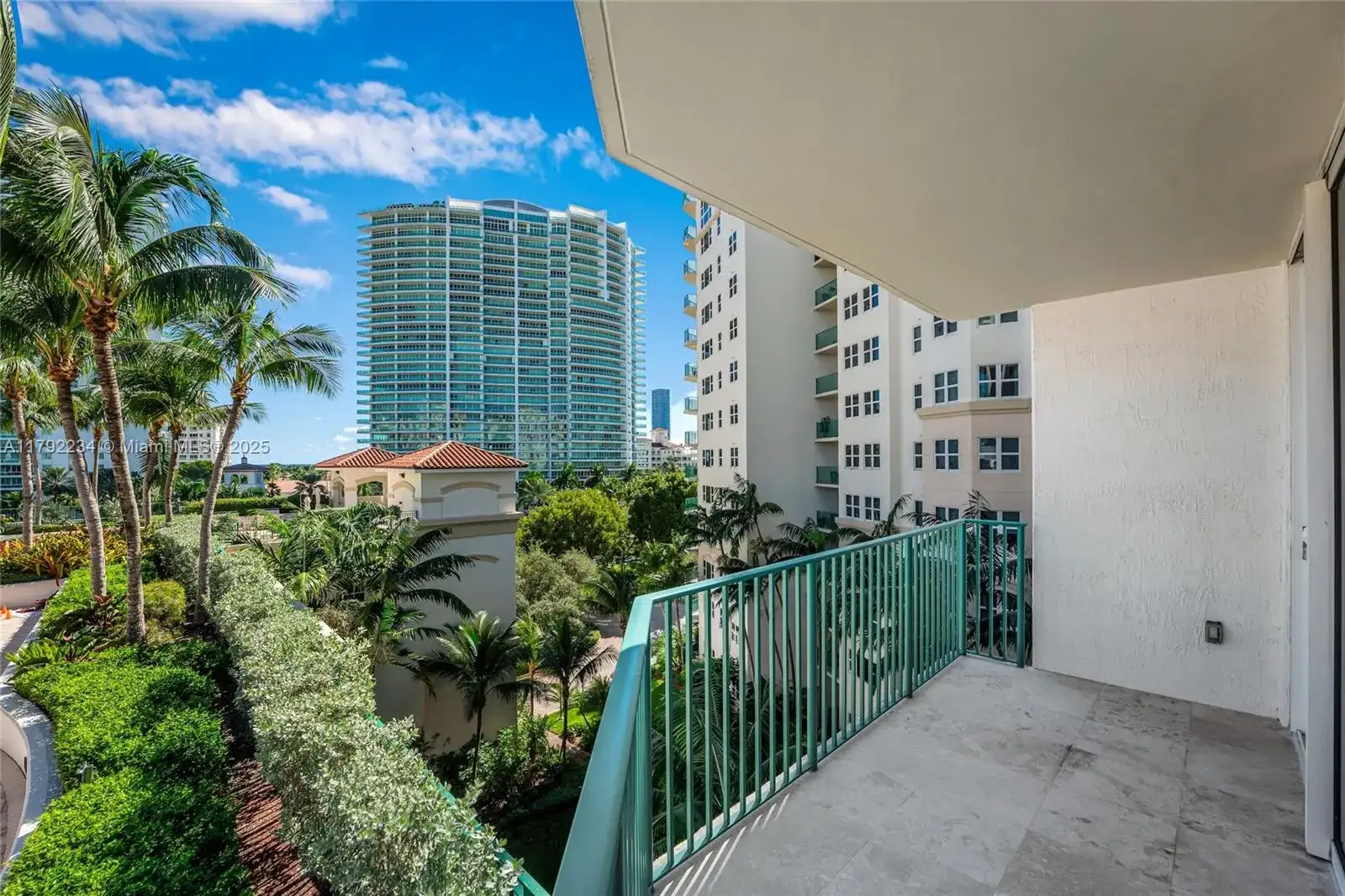 19900 E Country Club Dr, Aventura FL 33180 photo 3