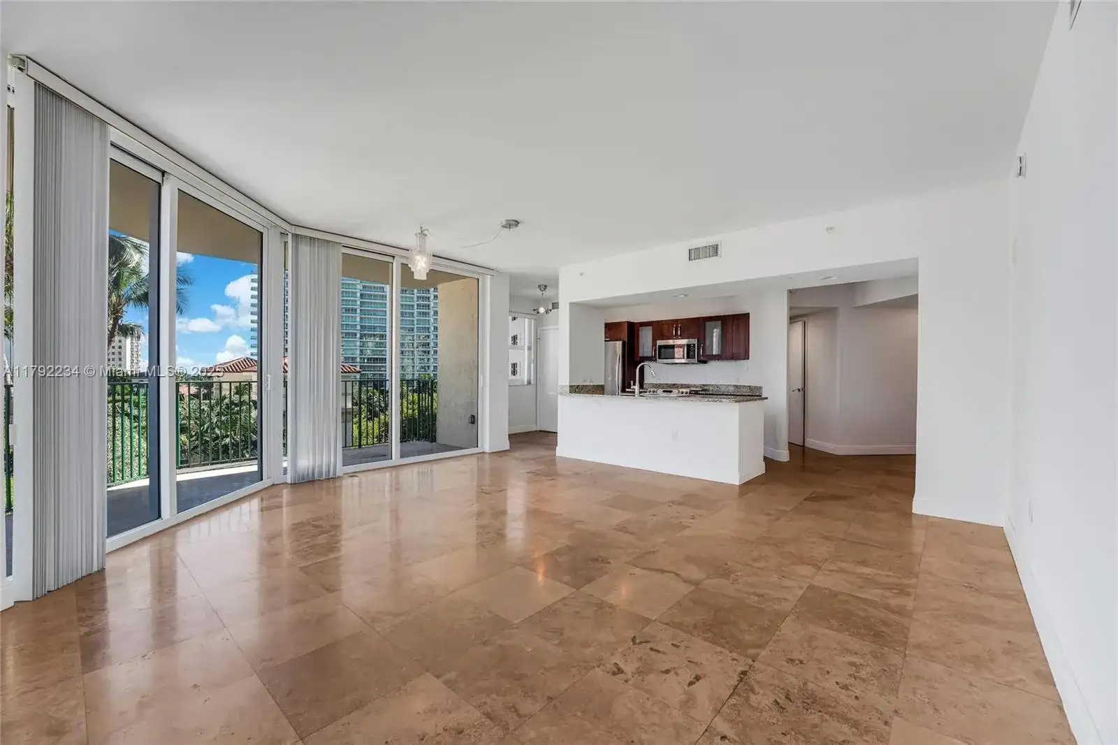 19900 E Country Club Dr, Aventura FL 33180 photo 4