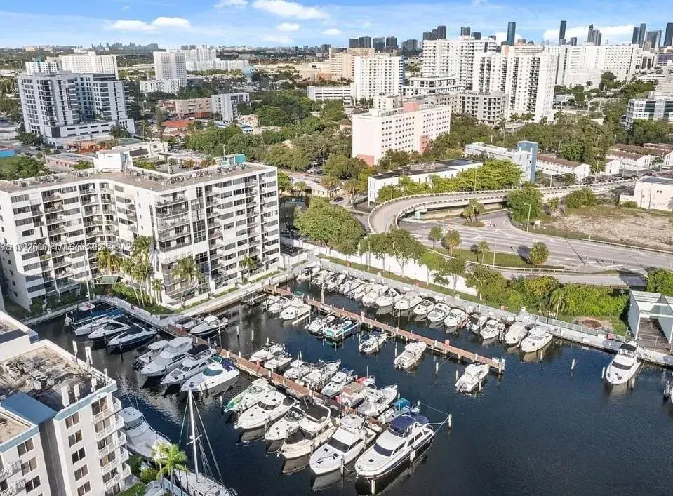 1700 NW N River Dr, Miami FL 33125 photo 2