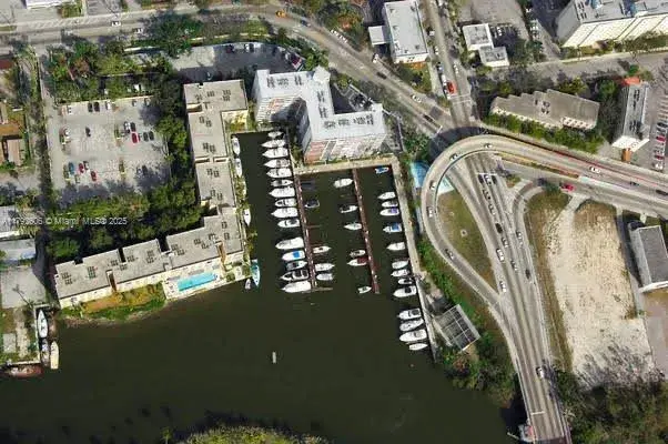 1700 NW N River Dr, Miami FL 33125 photo 3