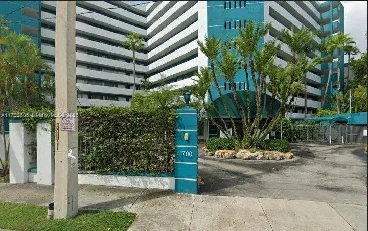 1700 NW N River Dr, Miami FL 33125 photo 4
