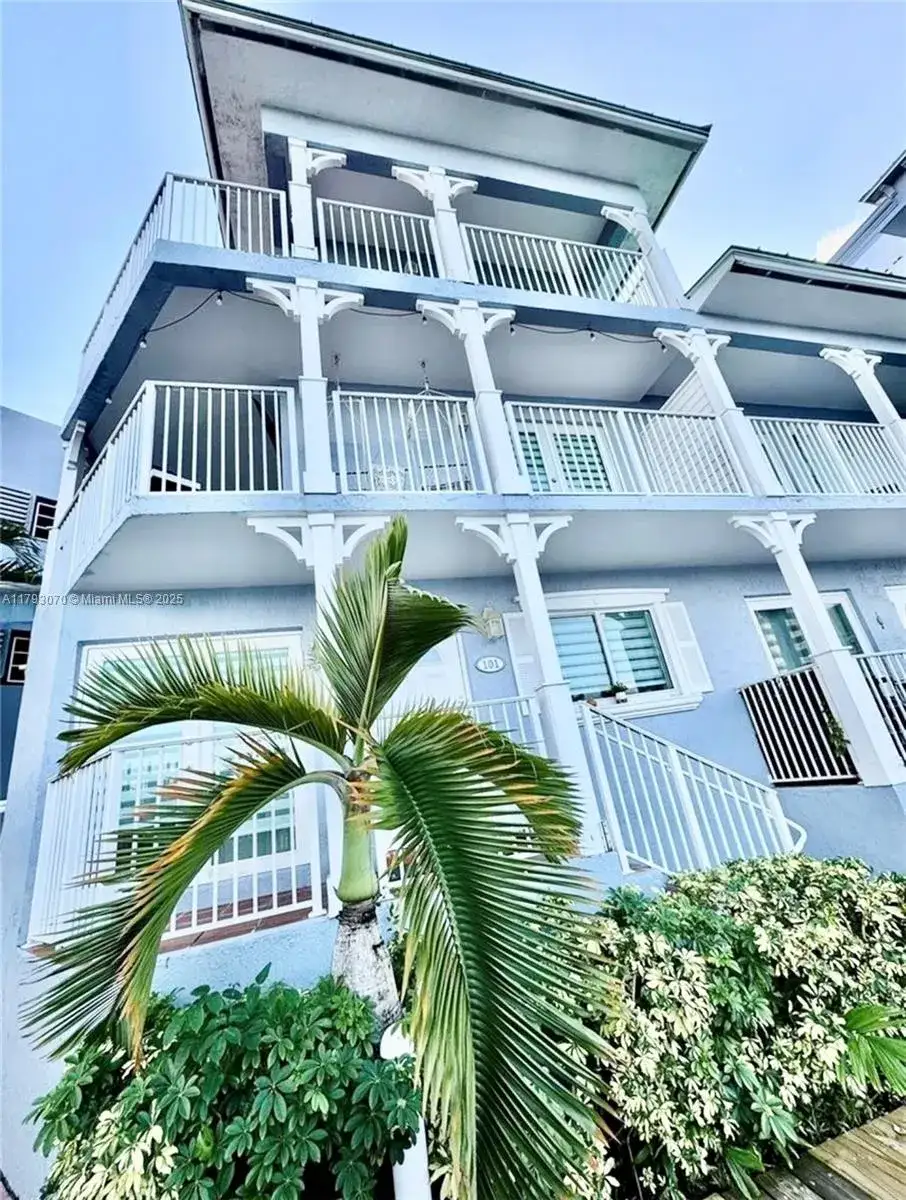 2415 NW 16 St Rd # 101, Miami FL 33125 photo 2