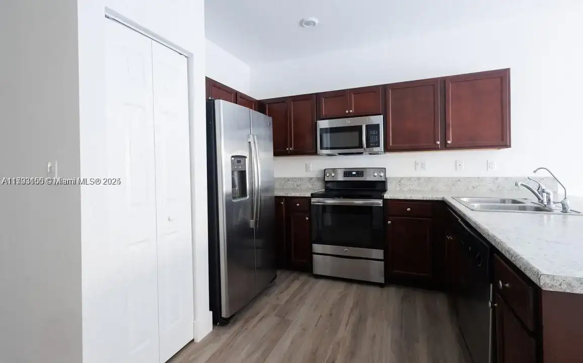 151 SE 34th Ave, Homestead FL 33033 photo 5