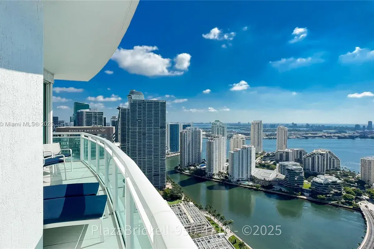 950 Brickell Bay Dr # 4710, Miami FL 33131