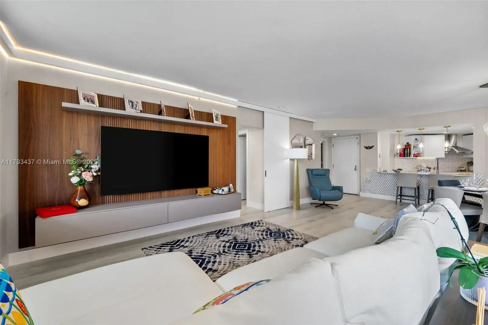 701 Brickell Key Blvd # 1812, Miami FL 33131 photo 2