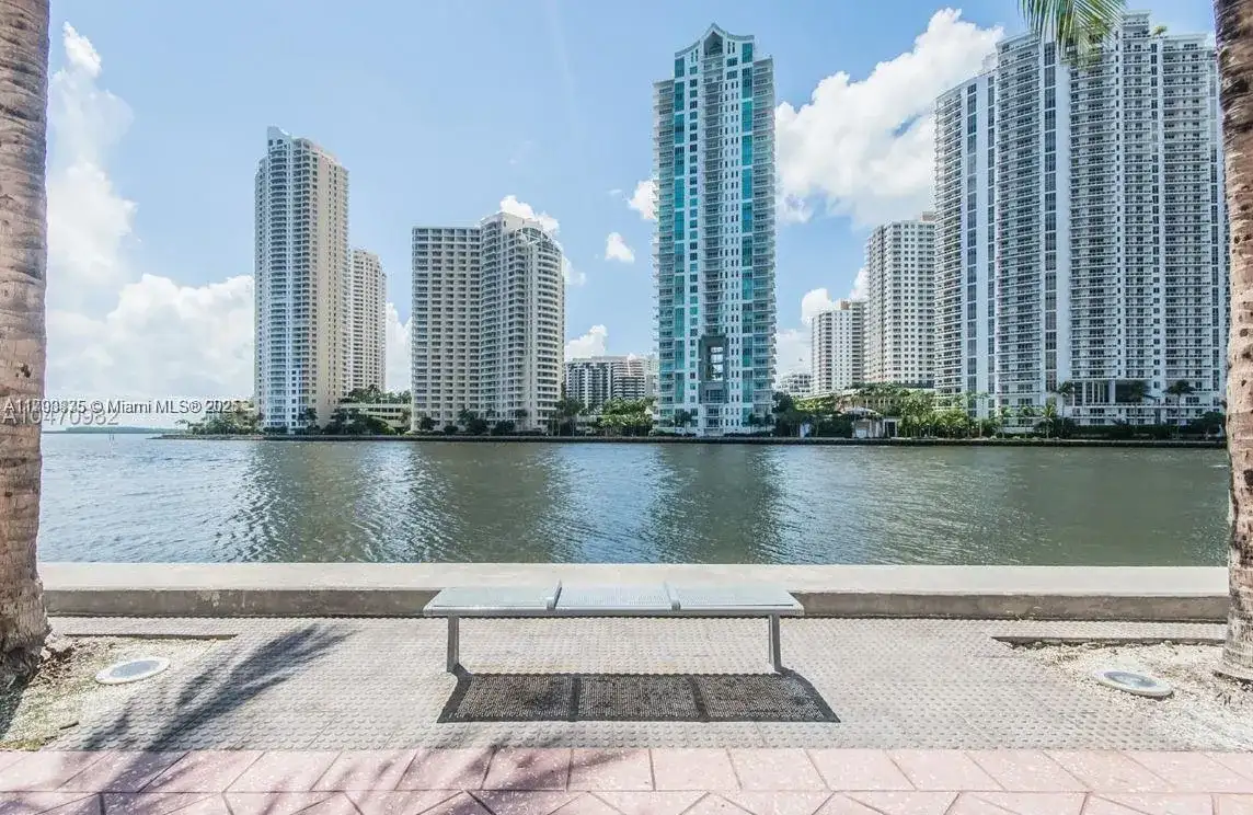 325 S Biscayne Blvd # 3822, Miami FL 33131 photo 5