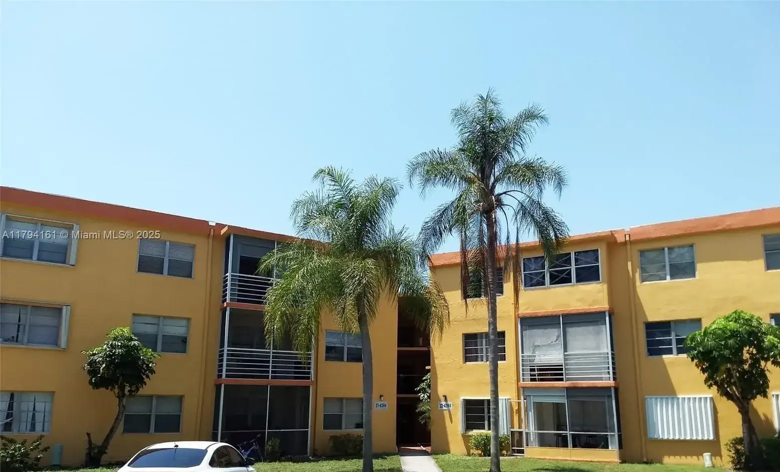 4394 NW 9th Ave # 3C, Deerfield Beach FL 33064 photo 2