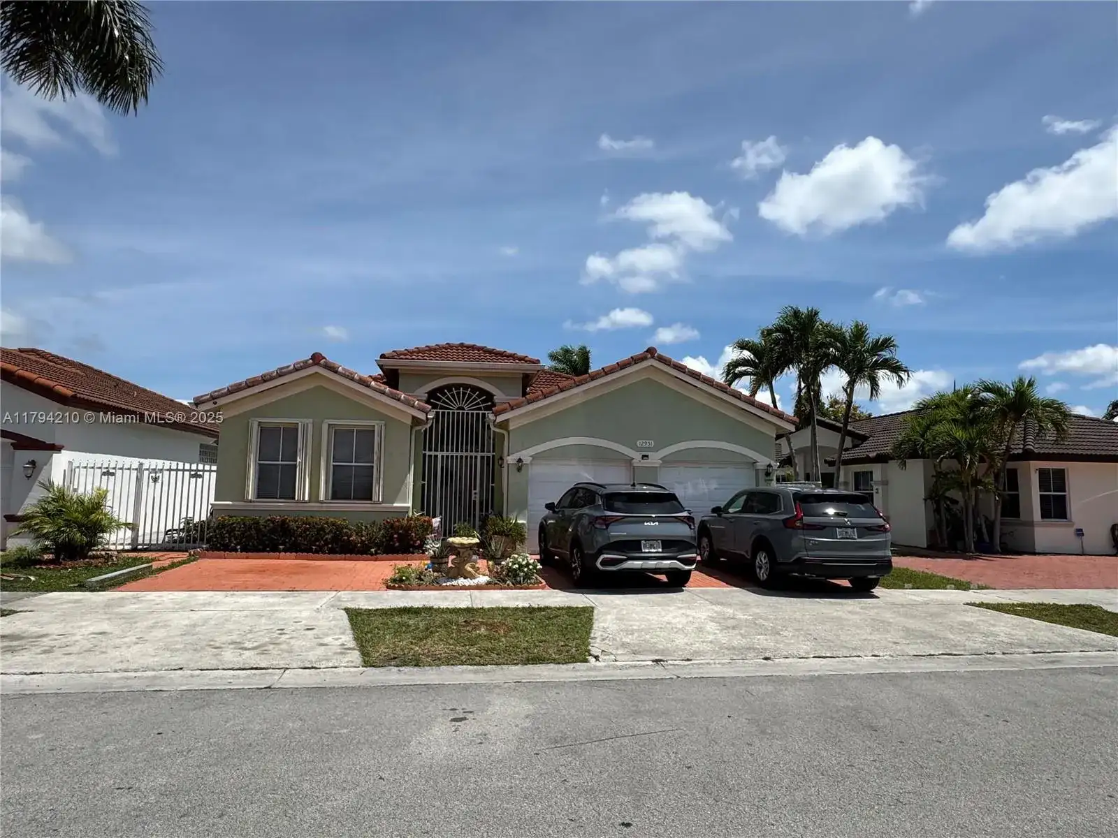 12951 NW 8th St, Miami FL 33182 photo 2