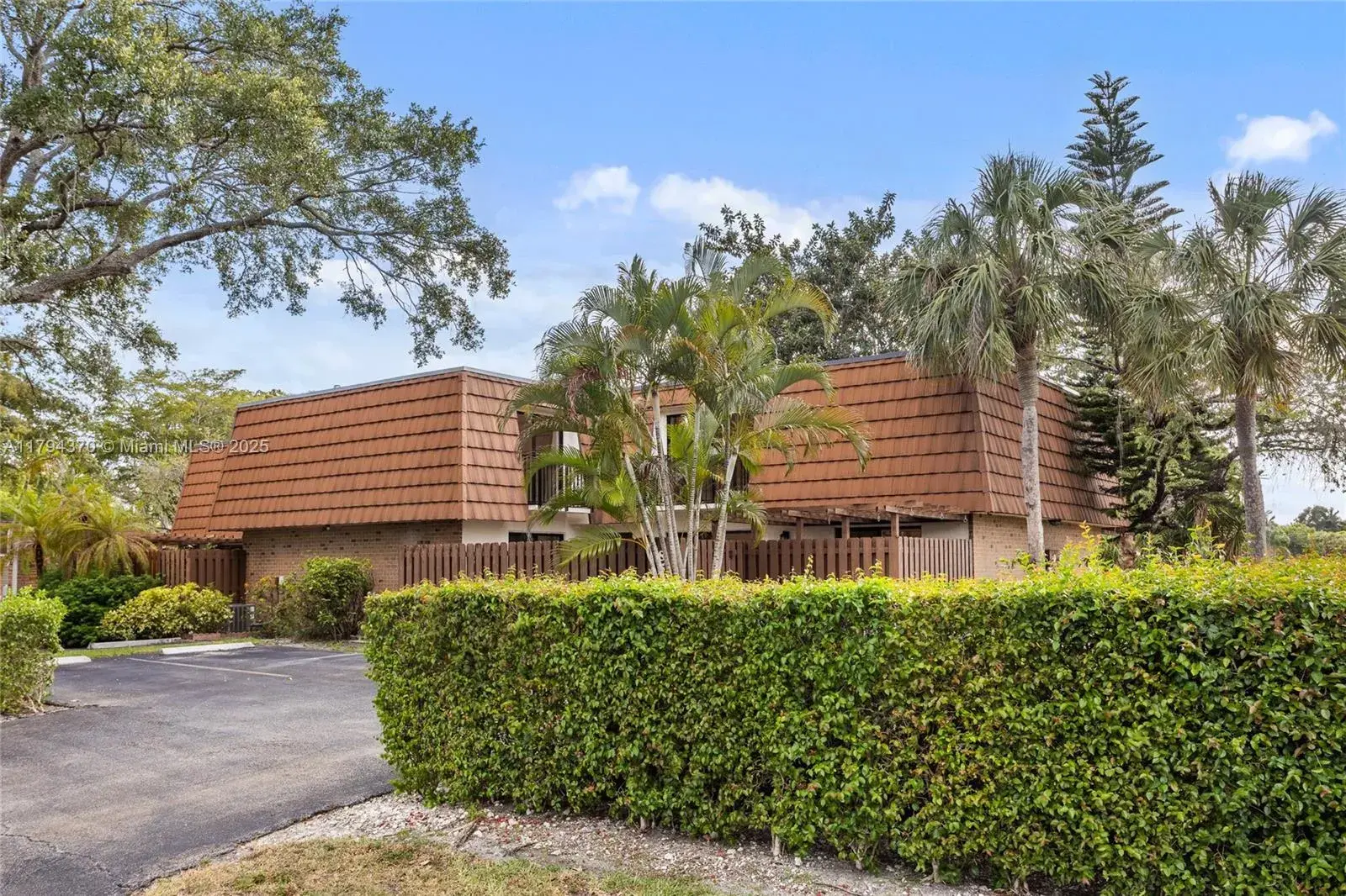 853 SW 118th Ter, Davie FL 33325