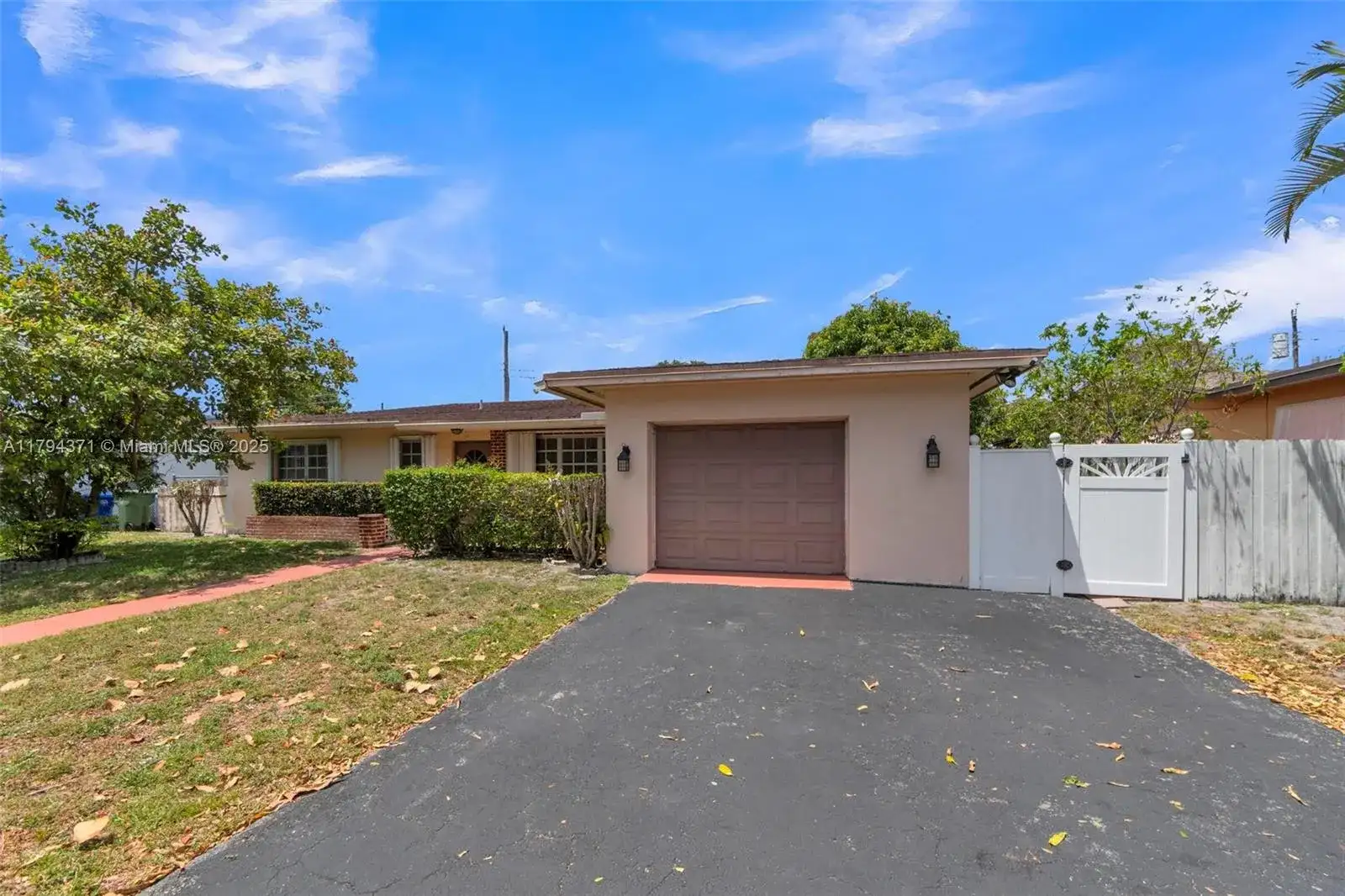 700 NW 76th Ave, Pembroke Pines FL 33024 photo 2
