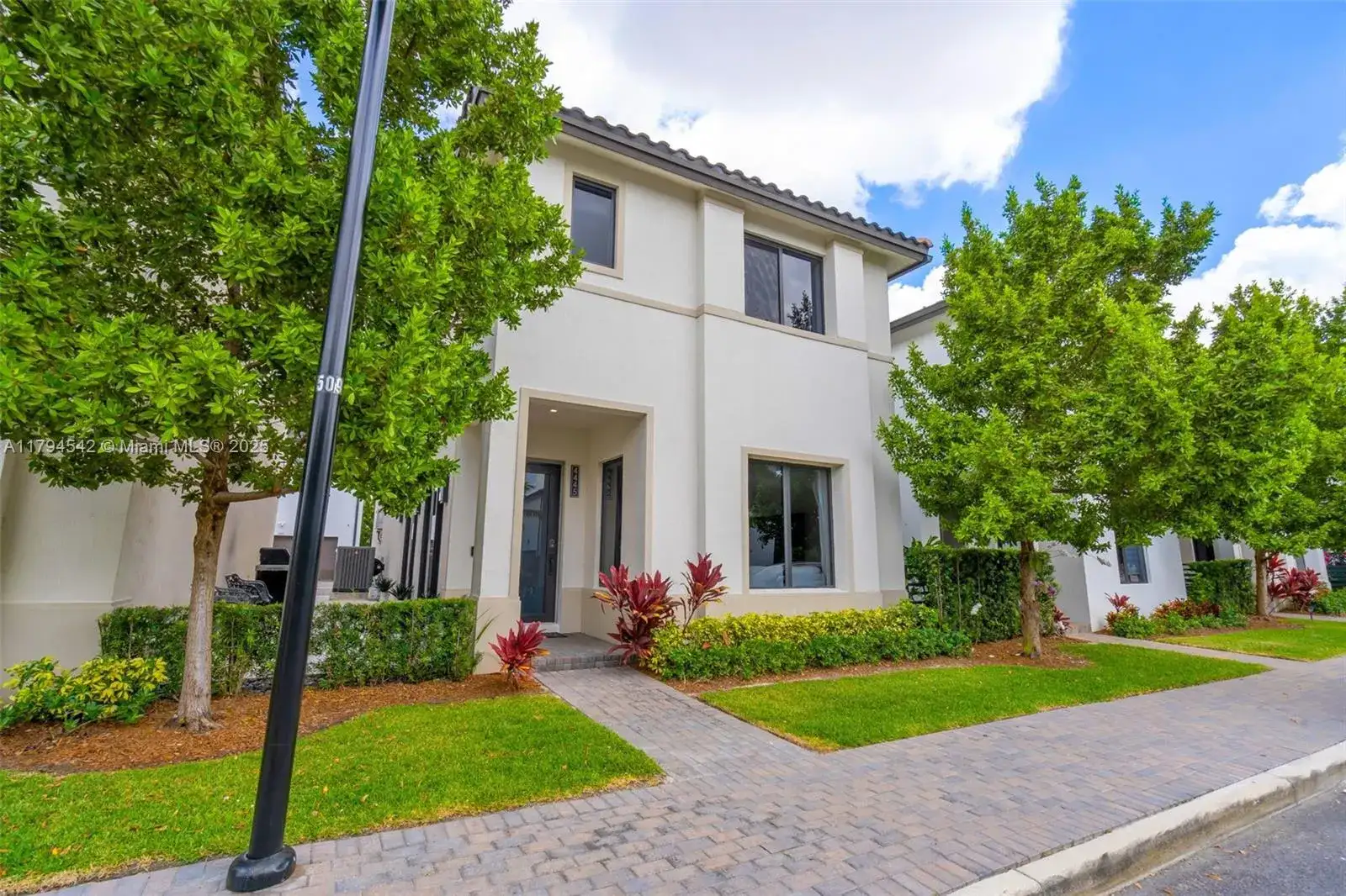 4445 NW 82nd Ave, Doral FL 33166 photo 3