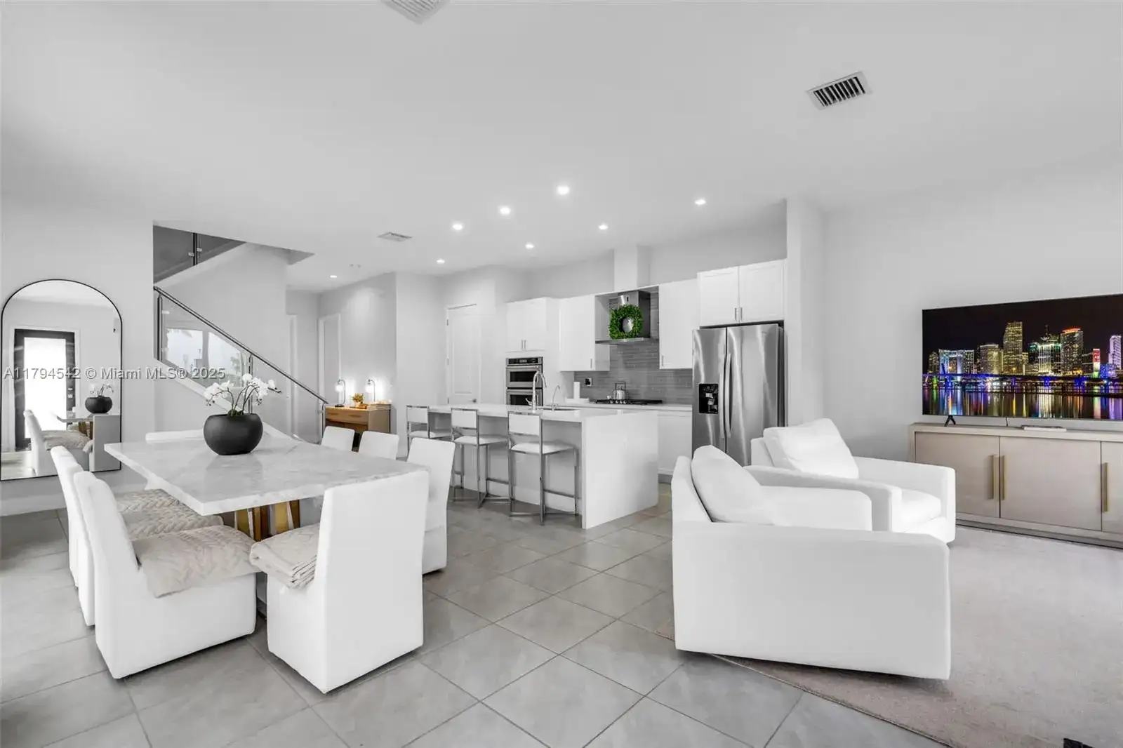 4445 NW 82nd Ave, Doral FL 33166 photo 4