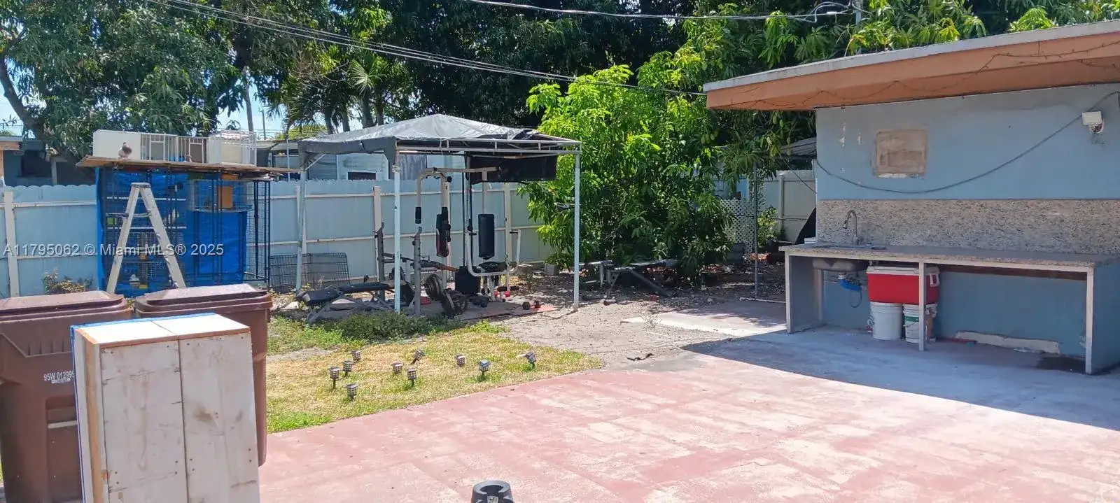 940 E 9th Pl, Hialeah FL 33010 photo 3