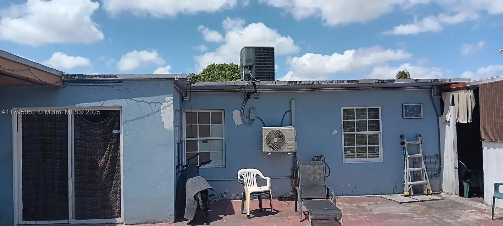940 E 9th Pl, Hialeah FL 33010 photo 4