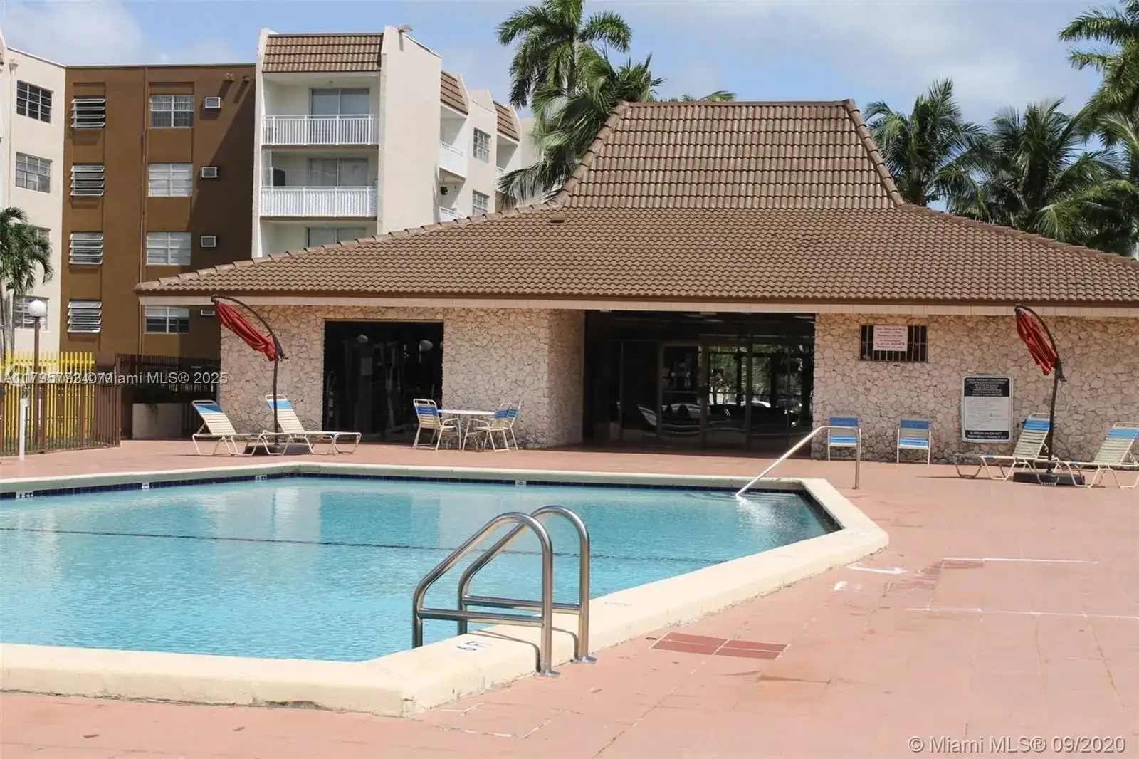 6950 Miami Gardens Dr # 411, Hialeah FL 33015 photo 2