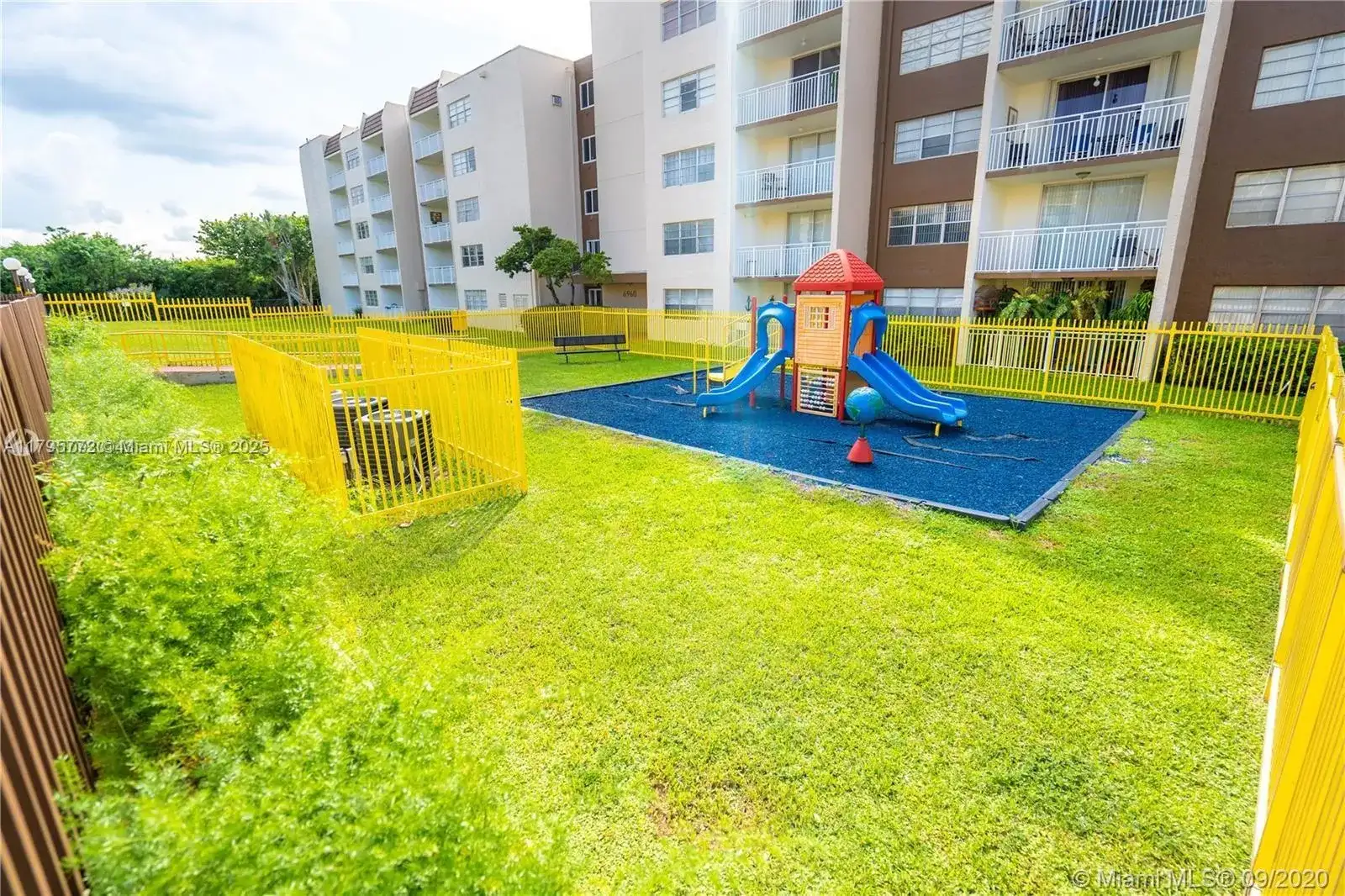 6950 Miami Gardens Dr # 411, Hialeah FL 33015 photo 3