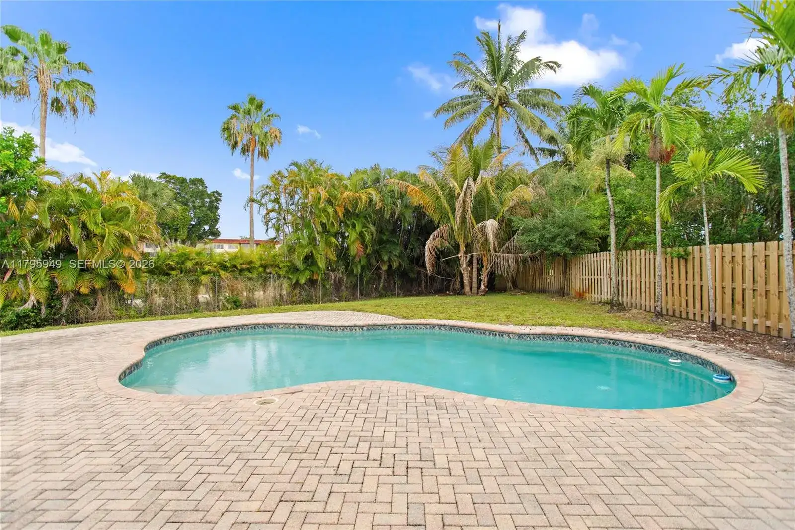 1051 SW 95th Ter, Pembroke Pines FL 33025 photo 3
