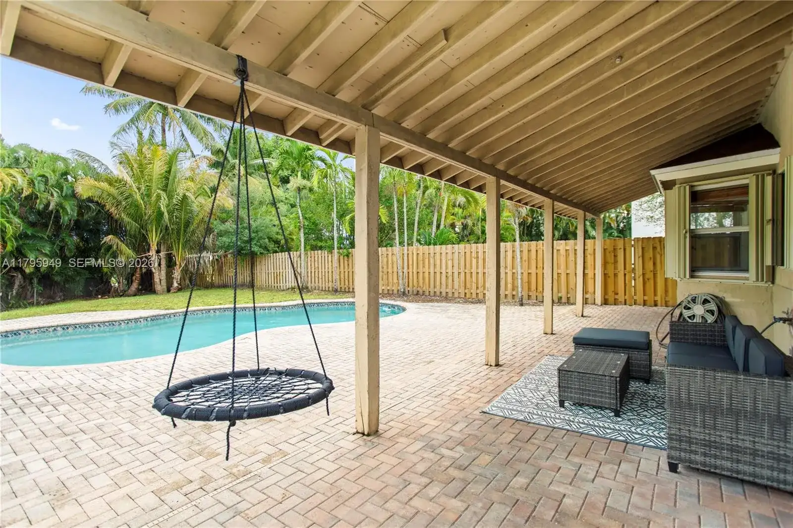 1051 SW 95th Ter, Pembroke Pines FL 33025 photo 4