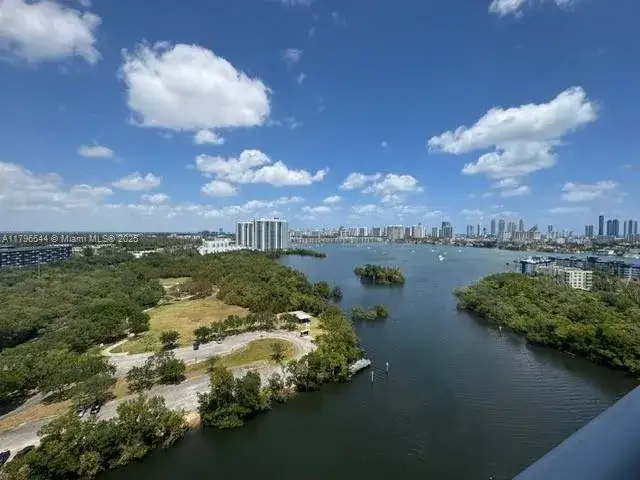 16385 Biscayne Blvd, North Miami Beach FL 33160