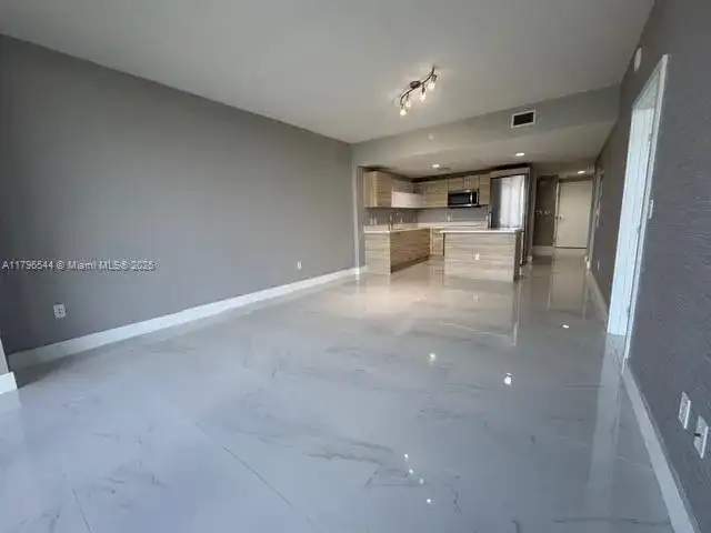 16385 Biscayne Blvd, North Miami Beach FL 33160 photo 4