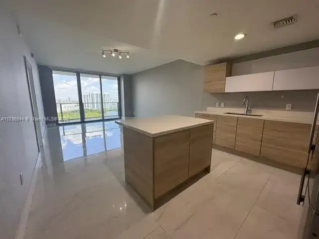 16385 Biscayne Blvd, North Miami Beach FL 33160 photo 5