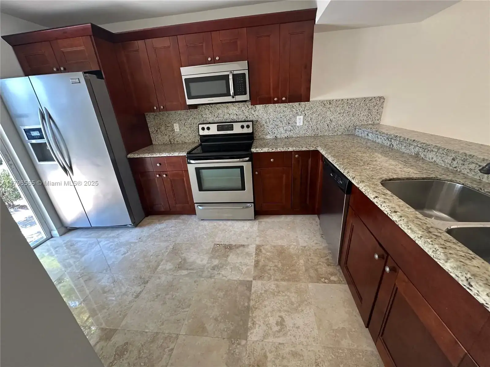 878 Crystal Lake Dr, Deerfield Beach FL 33064 photo 2