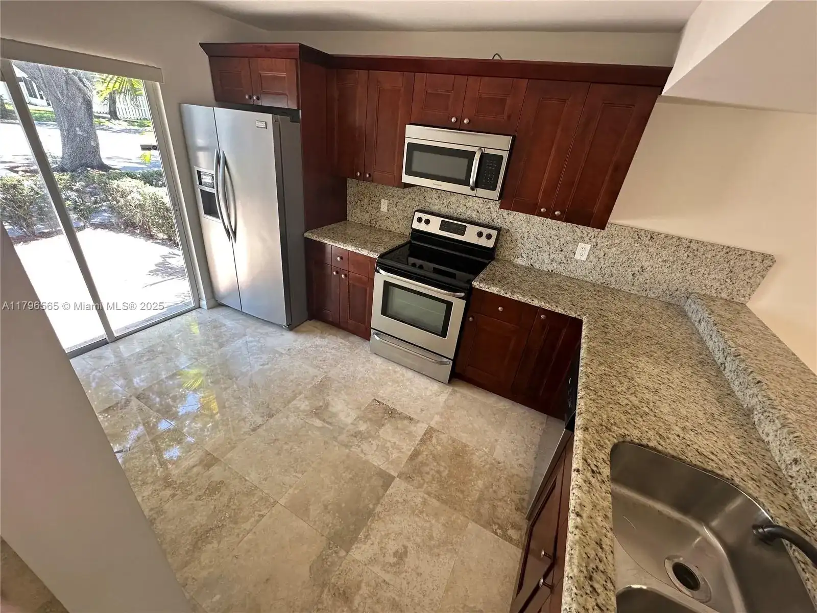 878 Crystal Lake Dr, Deerfield Beach FL 33064 photo 3