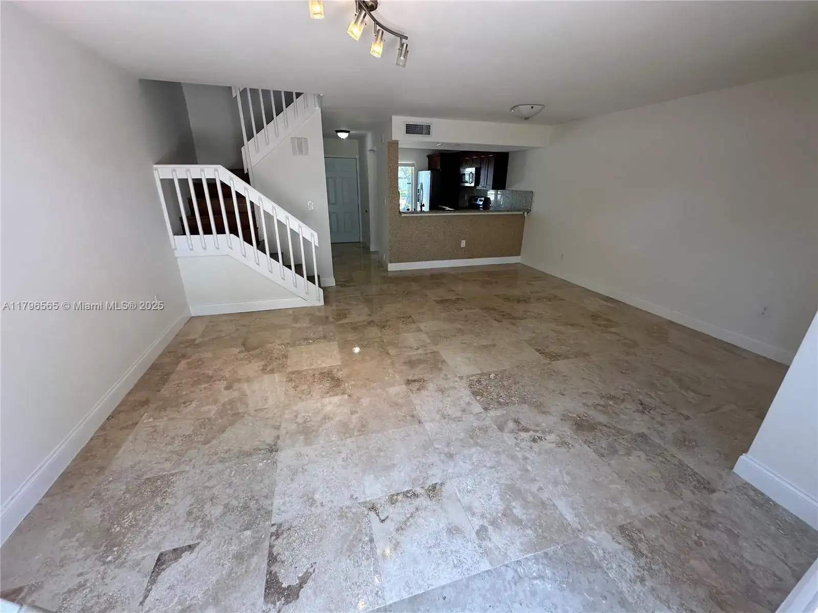 878 Crystal Lake Dr, Deerfield Beach FL 33064 photo 4