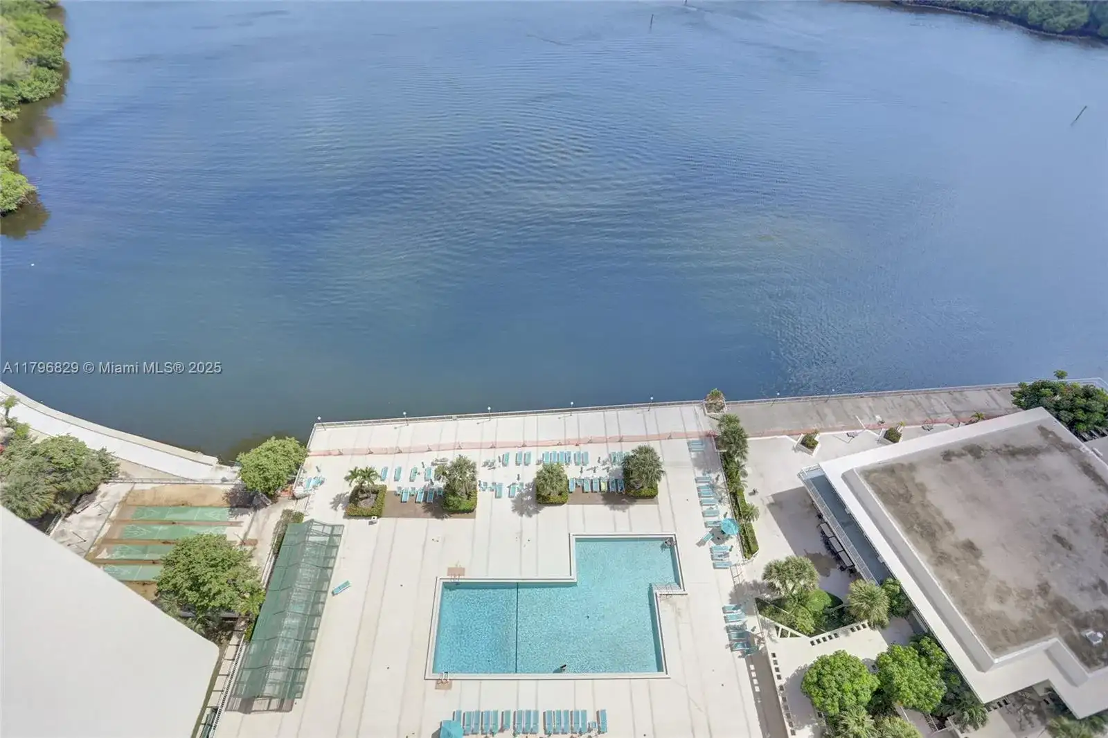 300 Bayview Dr, Sunny Isles Beach FL 33160 photo 3