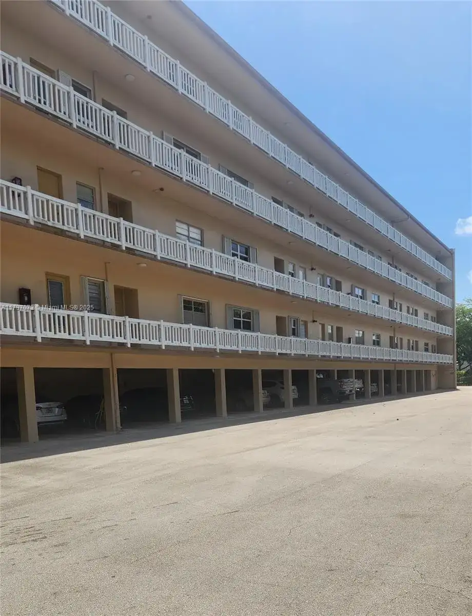 6731 Cypress Rd # 110, Plantation FL 33317 photo 3