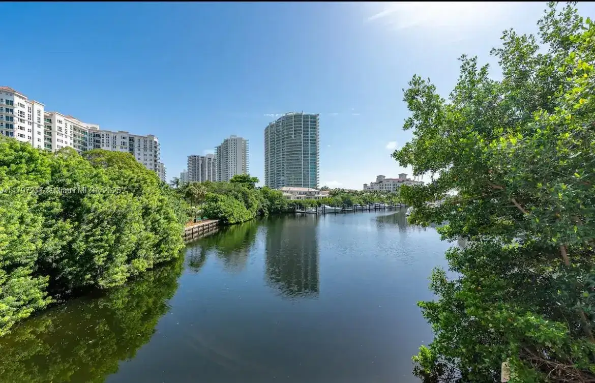 19999 E Country Club Dr # 1202, Aventura FL 33180