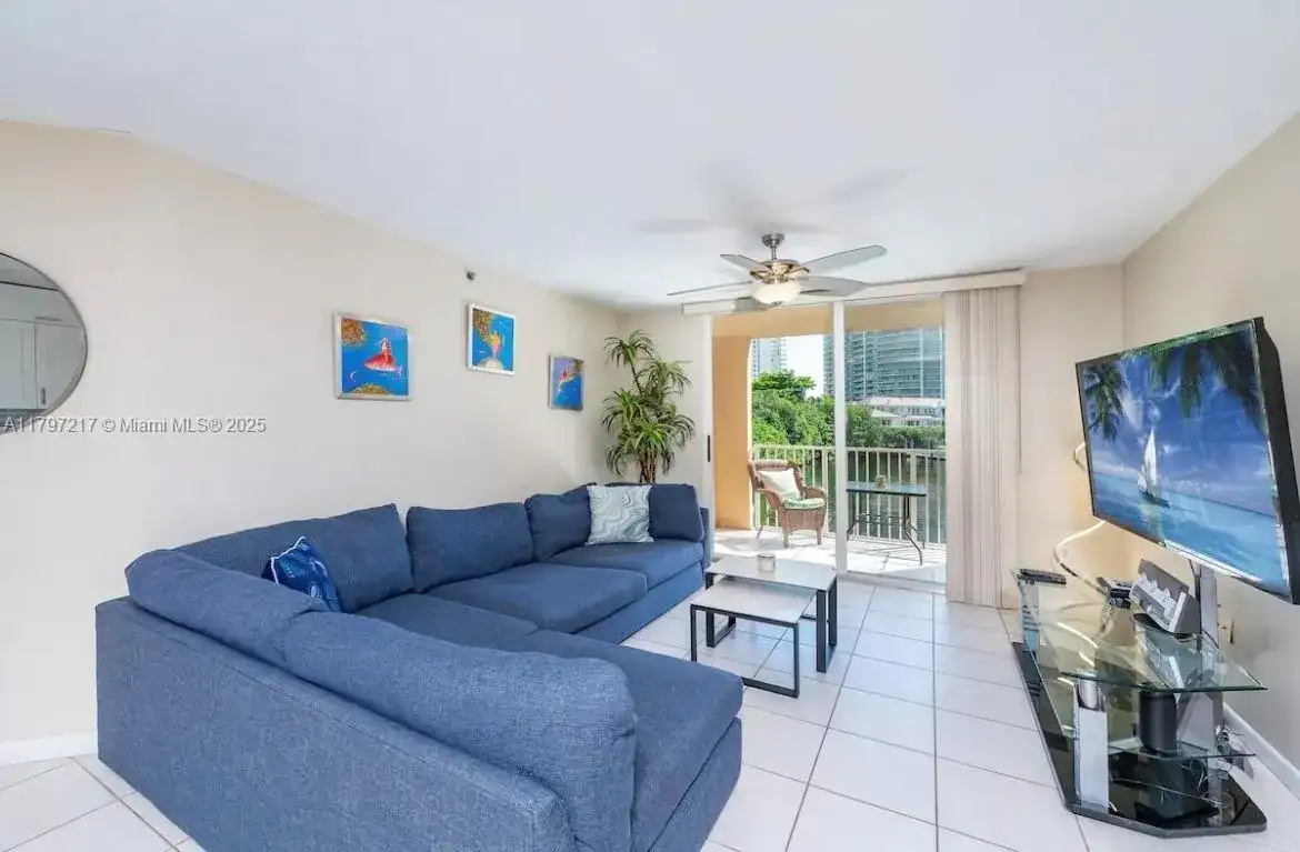 19999 E Country Club Dr # 1202, Aventura FL 33180 photo 3