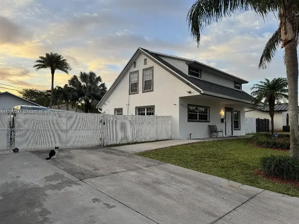 18211 SW 95th Ct, Palmetto Bay FL 33157 photo 2