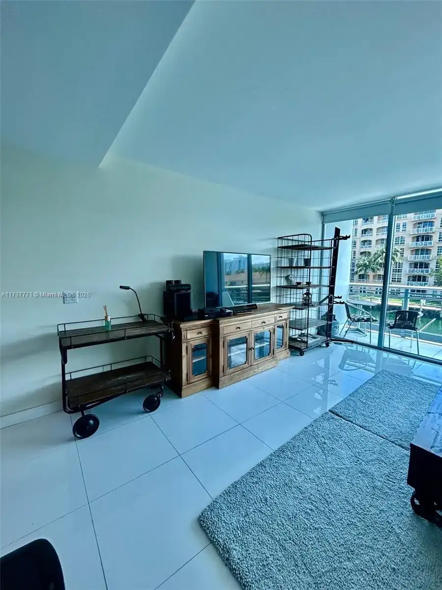 2950 NE 188th St # 216, Aventura FL 33180 photo 3