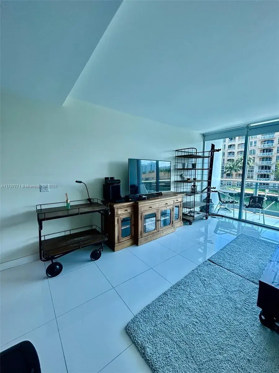2950 NE 188th St # 216, Aventura FL 33180