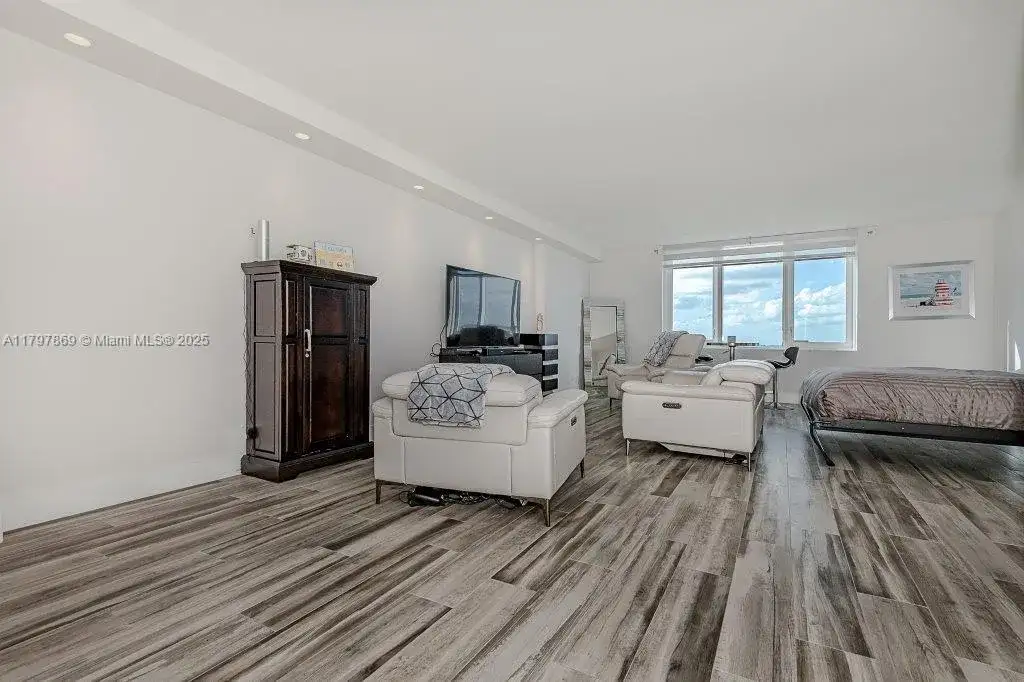 2301 Collins Ave # 1532, Miami Beach FL 33139 photo 4