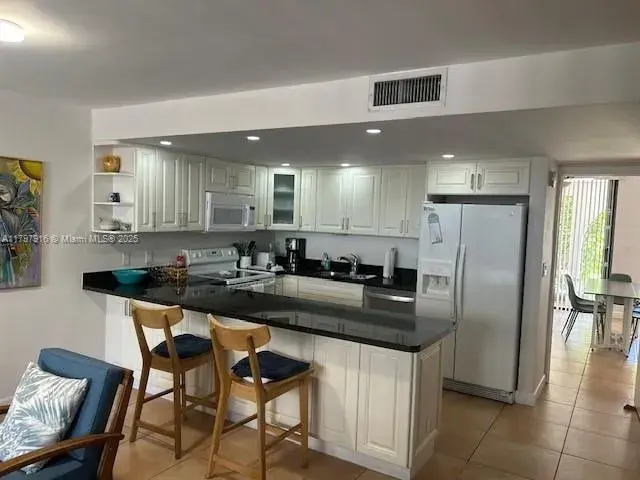 425 GRAPETREE DR # 209, Key Biscayne FL 33149