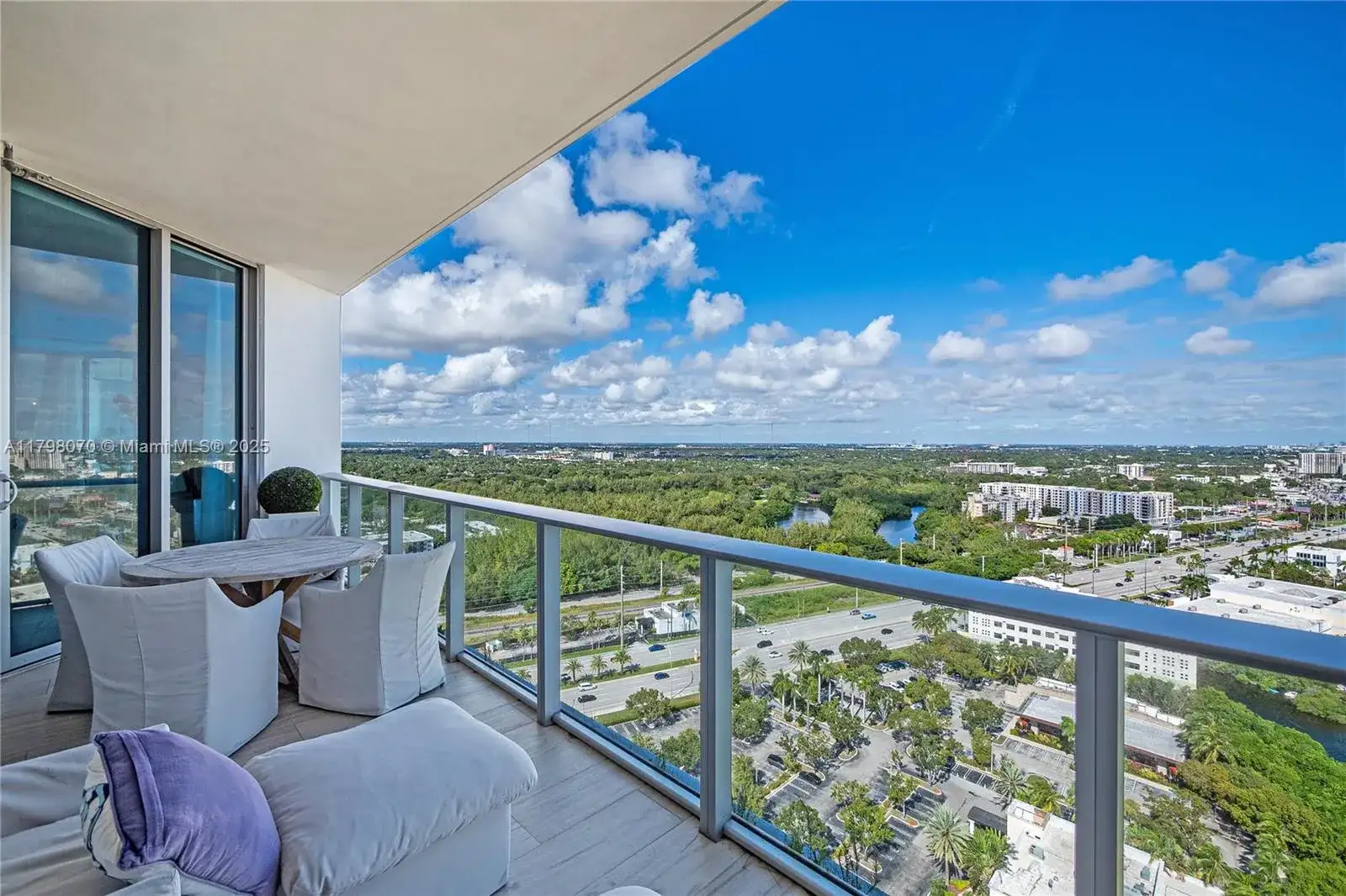 17301 BISCAYNE BLVD, North Miami Beach FL 33160 photo 4