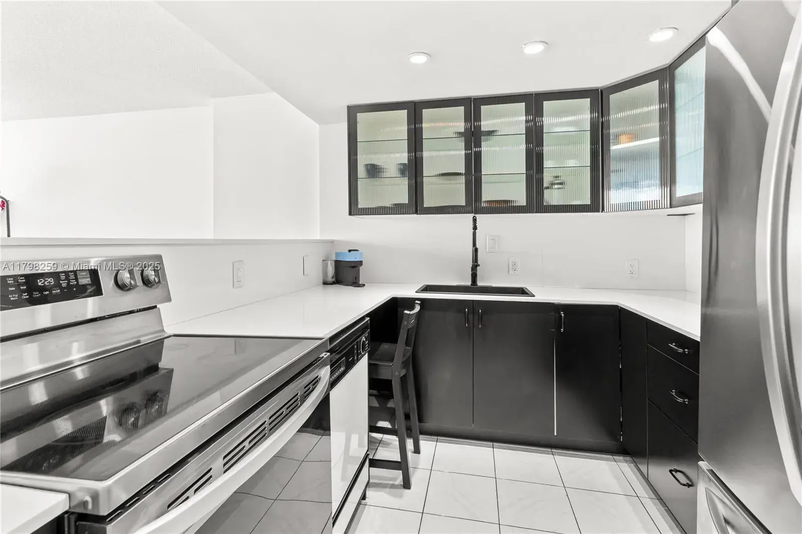 100 Bayview Dr # 1502, Sunny Isles Beach FL 33160
