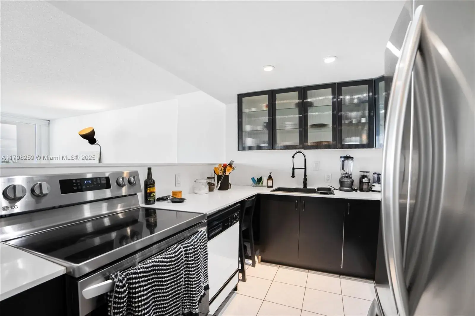 100 Bayview Dr # 1502, Sunny Isles Beach FL 33160