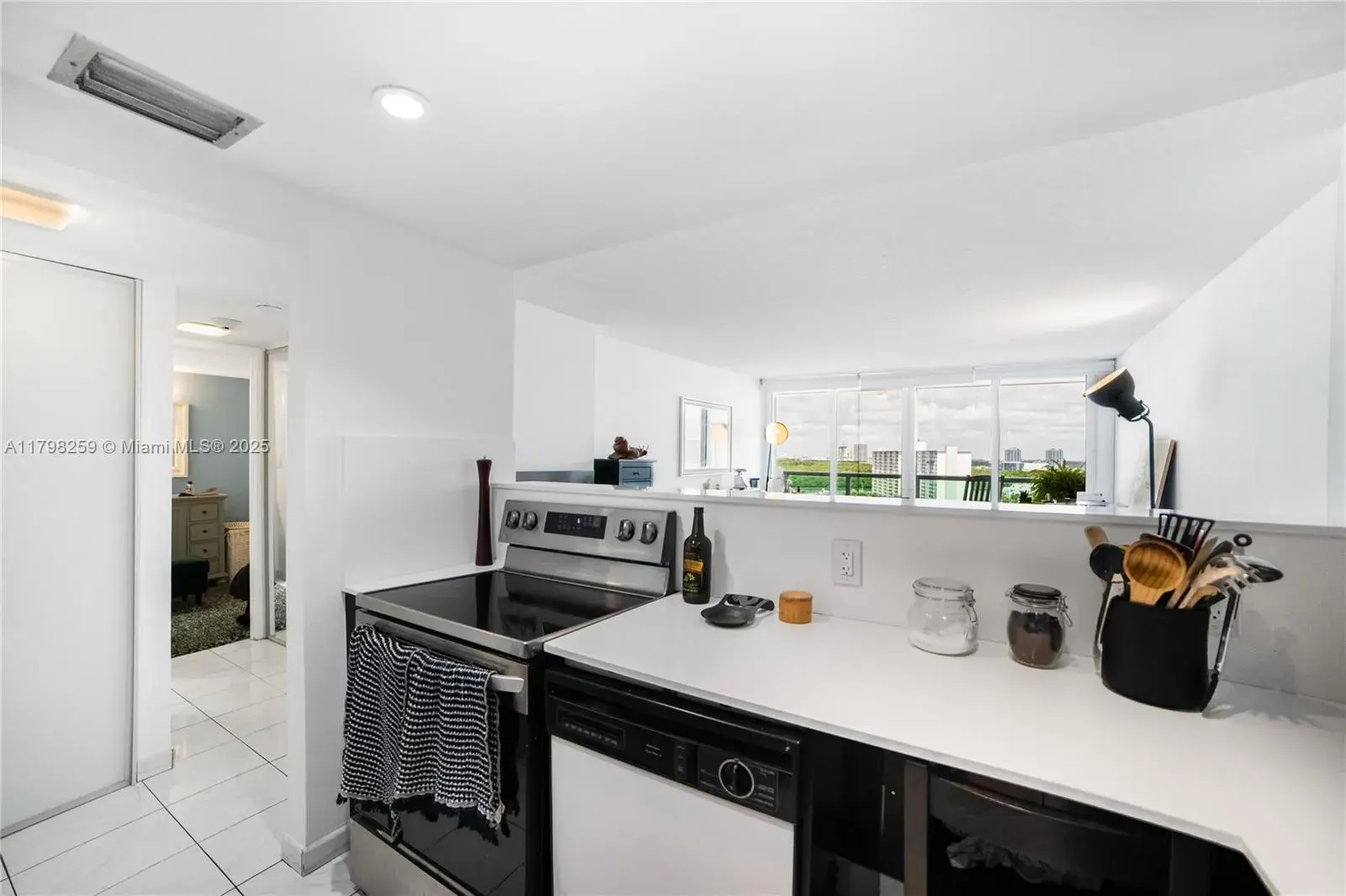 100 Bayview Dr # 1502, Sunny Isles Beach FL 33160